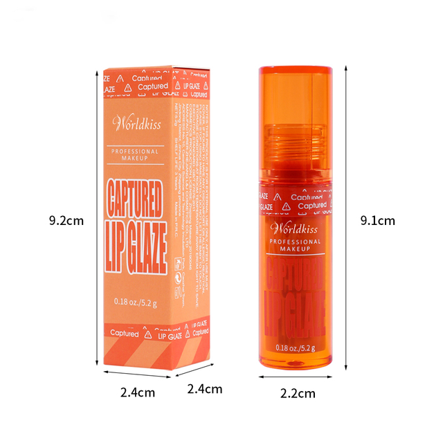 Brillo de labios hidratante para maquillaje natural con textura acuosa y clara.